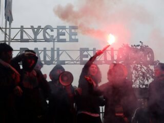 Protestas estudiantiles y choques con la Policía en Francia: hay 400 escuelas secundarias sin clases