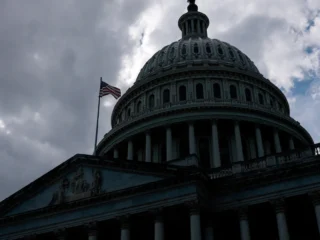ChatGPT fabricó imágenes falsas de candidatos al Congreso de Estados Unidos en 80% de los pedidos
