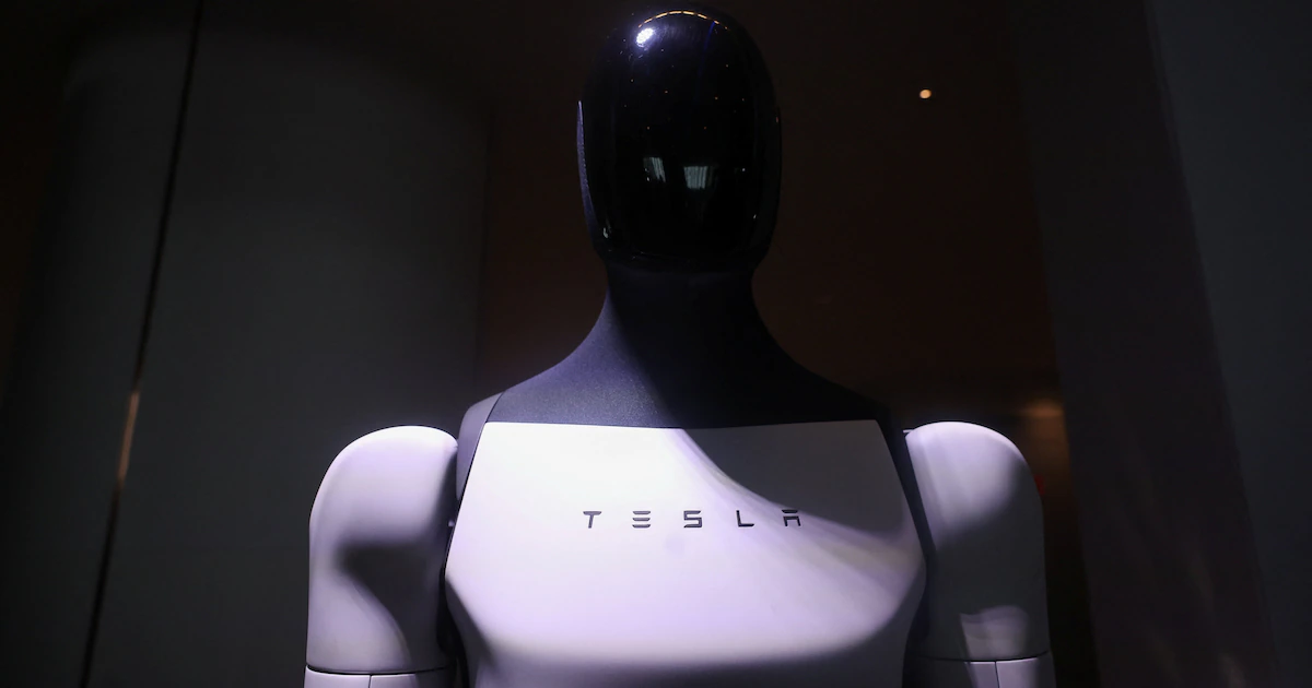 Tesla comienza a fabricar robots Optimus: qué tareas podrían hacer en fábricas y cuándo llegarían al mercado