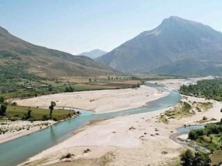 Sin represas y con más de 1.600 especies: así es el Vjosa, uno de los últimos grandes ríos salvajes de Europa
