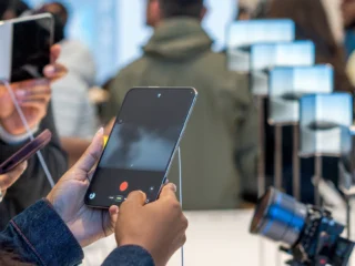 Aumentan quejas por el iPhone Duo, el plegable de Apple que lleva solo 4 días en el mercado