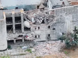 Rusia y Ucrania sostienen el alto el fuego impulsado por Washington en una localidad devastada