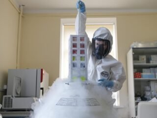 Rusia niega que haya riesgo de epidemia de peste neumónica tras la muerte de una trabajadora del instituto de Siberia