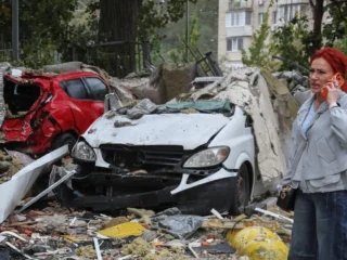 Al menos dos muertos en Kiev tras el impacto de un dron ruso contra un edificio residencial