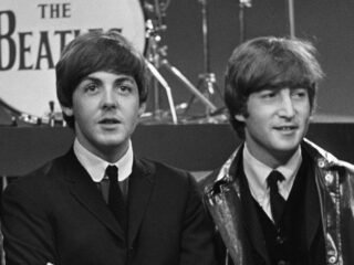 La protesta de Paul McCartney por su altura en una película: “No me hagas más bajo que John”