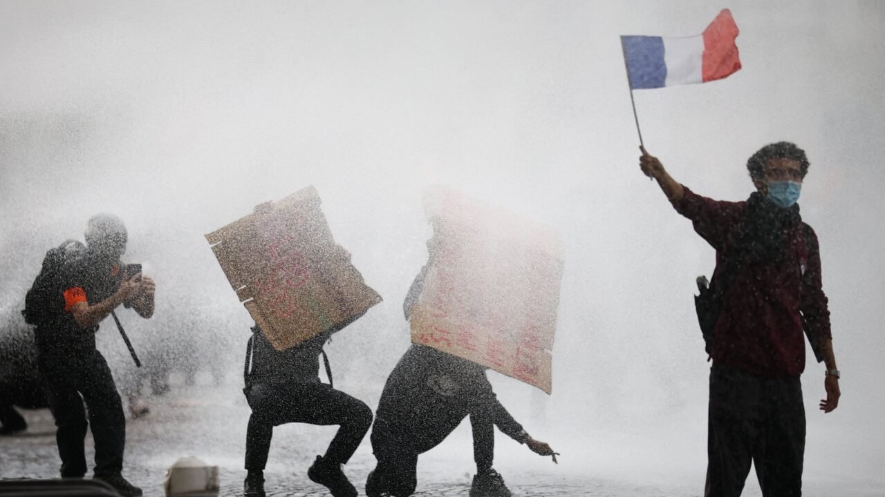 Emmanuel Macron exigió al Gobierno respuestas concretas a las demandas estudiantiles tras tres semanas de protestas en Francia