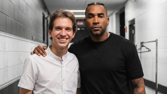 Crea tu propia foto con Don Omar como si estuvieras con él antes del show: sigue este prompt