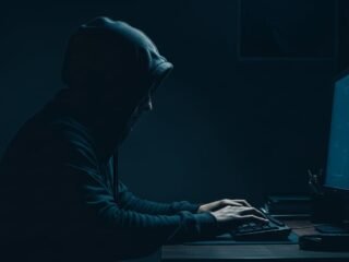 Un informe revela que solo 2 de 134 modelos de IA superaron las pruebas sobre terrorismo y armas nucleares
