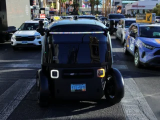 Carros autónomos podrían ser identificados por el color de su luz en Estados Unidos