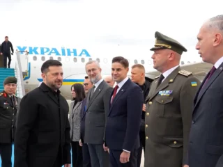 Zelensky llegó a Estambul para abordar con Erdogan sobre la seguridad en el Mar Negro y la diplomacia en torno a la guerra