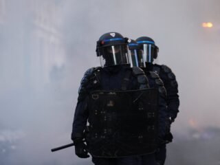 Violencia en Europa: Francia e Italia desplegarán militares tras los saqueos y los disturbios