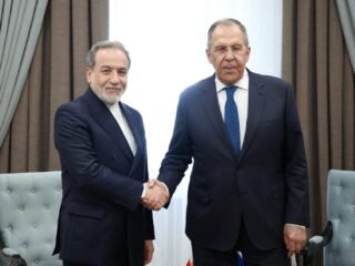 El canciller ruso viaja a Irán para impulsar una mediación ante el estancamiento de las negociaciones con Estados Unidos
