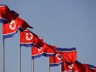 Estados Unidos desarticuló una red norcoreana que infiltró más de 70 empresas con identidades robadas