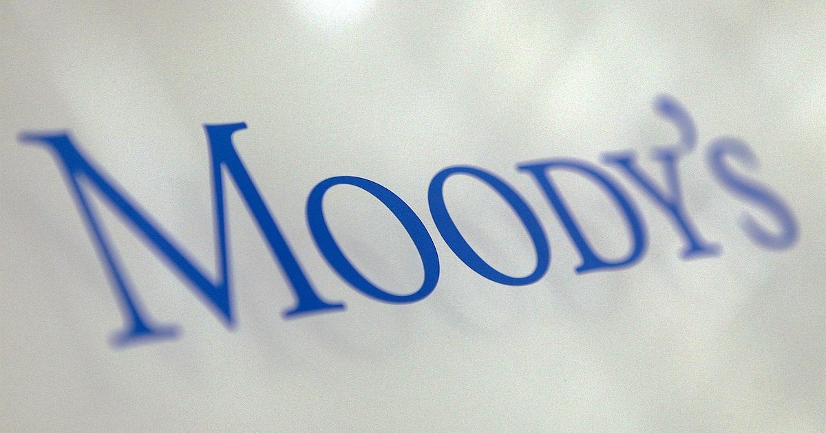 Francia se libra de la rebaja de la calificación de Moody’s mientras se enfrenta a los disturbios