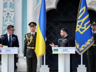 El primer ministro británico expresó su “total solidaridad” con Volodimir Zelensky tras las críticas de Donald Trump