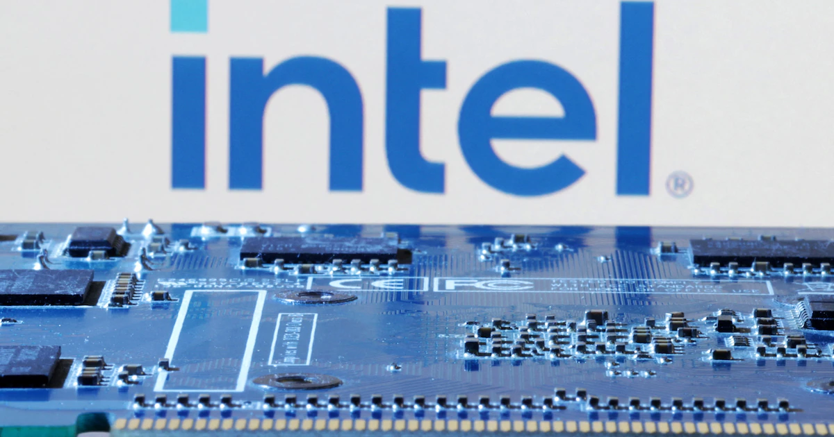Las acciones de Intel cayeron cerca de 20% tras pronosticar ventas inferiores por la crisis de las PC