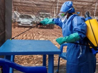 Alerta en Siberia: una mujer murió y otras 200 personas fueron aisladas por una posible infección con peste neumónica