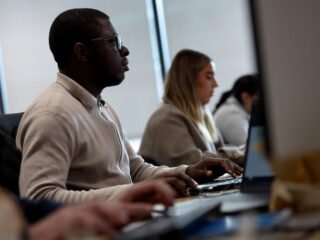 Distracciones y engaños por correo: errores humanos que más temen los expertos en ciberseguridad de empresas