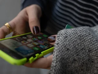 Nueva herramienta de IA podría predecir supervivencia al cáncer con una selfie del paciente