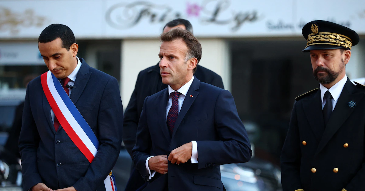 Emmanuel Macron calificó el tiroteo cerca de París como un “punto de inflexión” para Francia