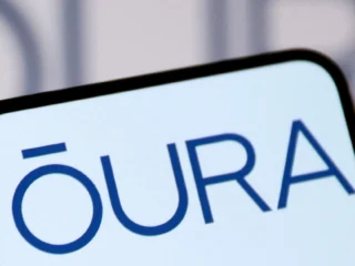 Oura volvió a demandar a Ultrahuman y pidió bloquear la venta de su anillo inteligente en Estados Unidos