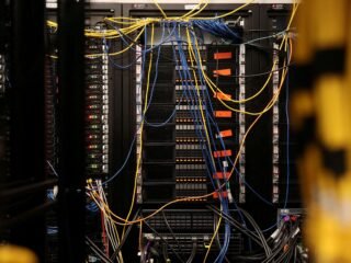 Nvidia afirma que la IA consume solo el 70% de energía de los centros de datos: para qué se utiliza el resto