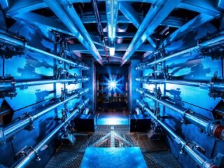 Crean un reactor de fusión nuclear que cabe en una mesa y utiliza inteligencia artificial