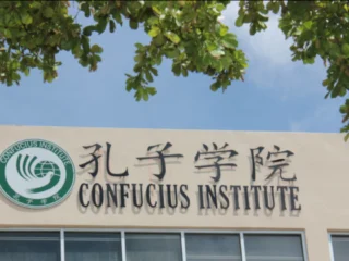Qué son los Institutos Confucio de China y cómo el régimen los expandió a más de 100 países en la última década
