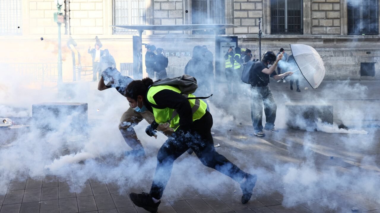 Nueva jornada de protestas e incidentes en Francia: hubo disturbios en varias ciudades del país y al menos 100 detenidos