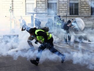 Nueva jornada de protestas e incidentes en Francia: hubo disturbios en varias ciudades del país y al menos 100 detenidos