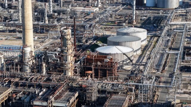 El Brent subió hasta USD 102 tras la suspensión china de las exportaciones petroleras
