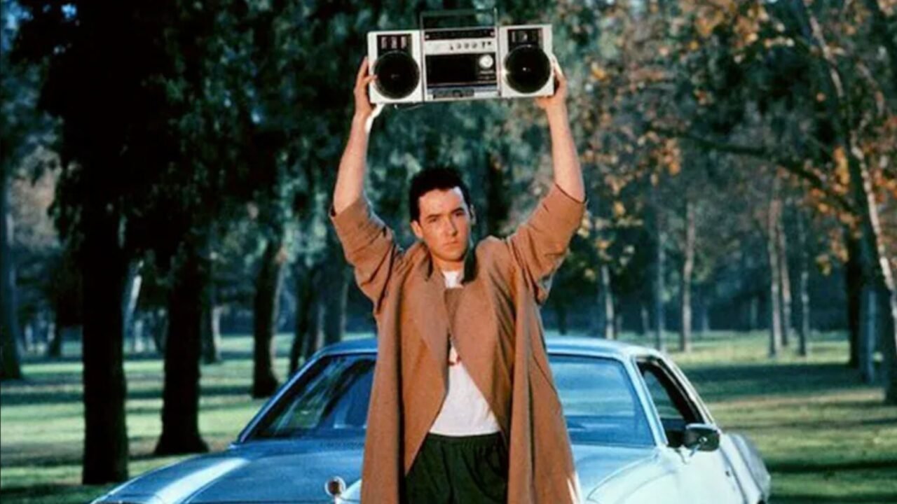 John Cusack admitió que su romántico gesto en “Say Anything” difícilmente pasaría el filtro del público actual