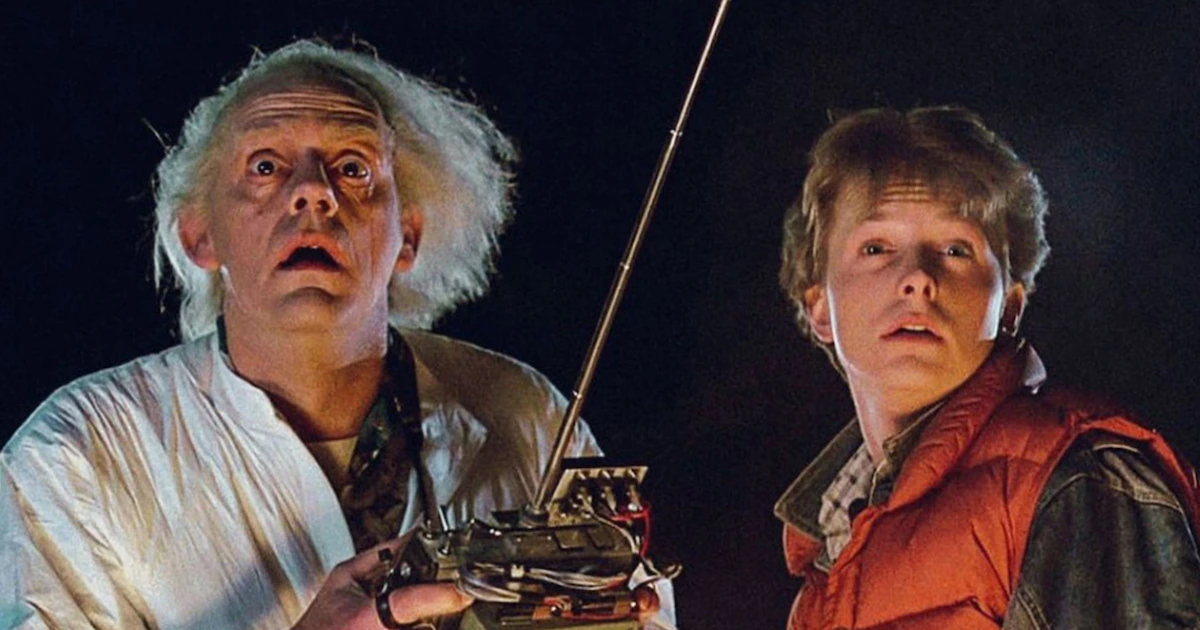 Entre autos voladores, videollamadas y viajes en el tiempo: la huella de Volver al futuro en la cultura pop