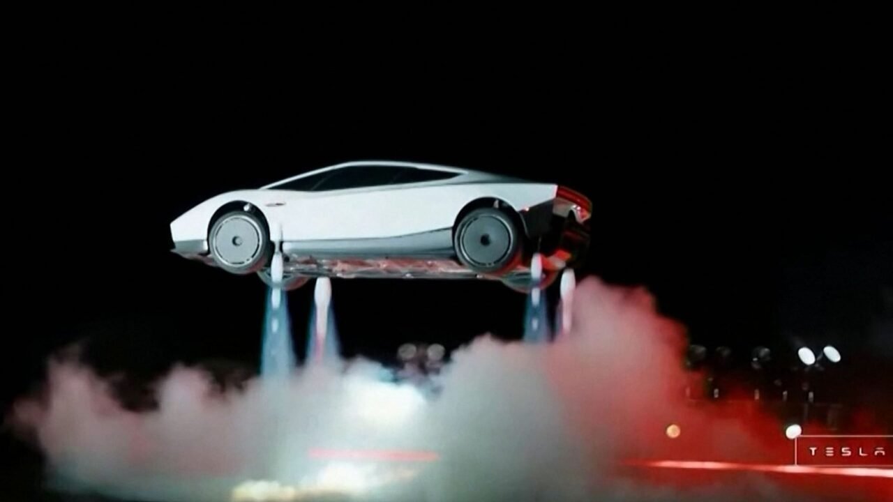 El nuevo Tesla que “vuela” y los memes más famosos que bromean la creación de Musk