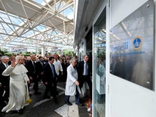 El papa León XIV agradeció los mensajes de apoyo en una nota enviada desde el hospital Gemelli
