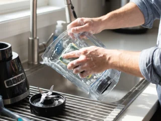 Cómo limpiar la licuadora y quitarle el mal olor: desde el motor hasta el vaso, según fabricantes
