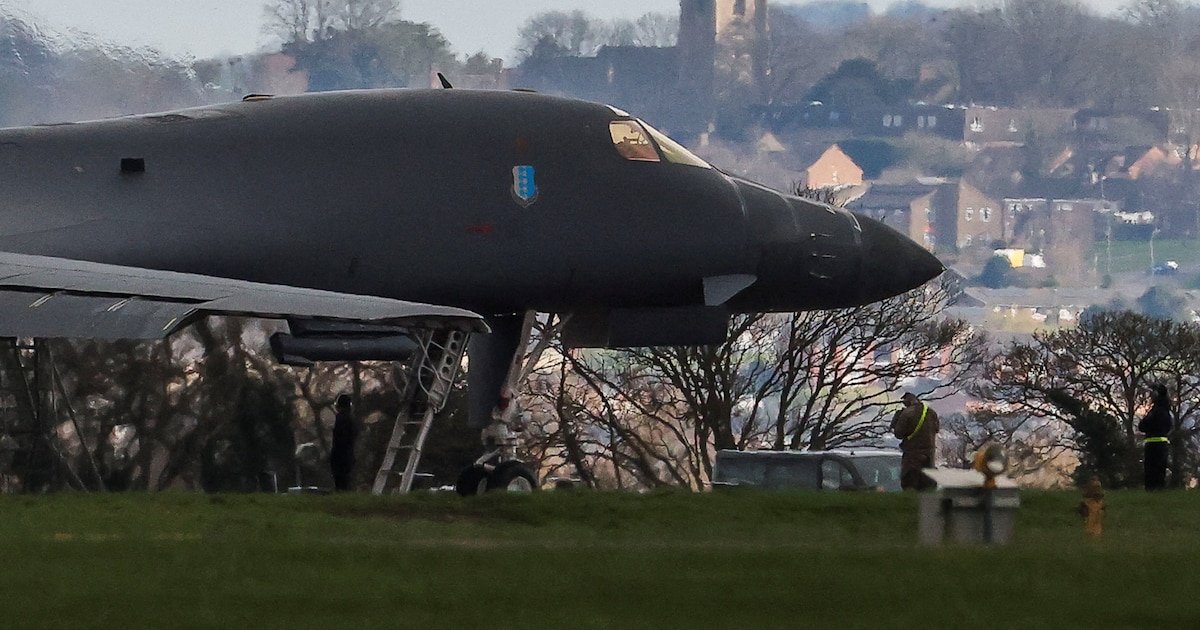 Detuvieron en Reino Unido a dos sospechosos por sus vínculos a Irán tras el incidente en la base aérea de Fairford