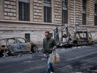 Protestas en Francia: París prolongó el toque de queda en dos zonas hasta el lunes 26 de octubre