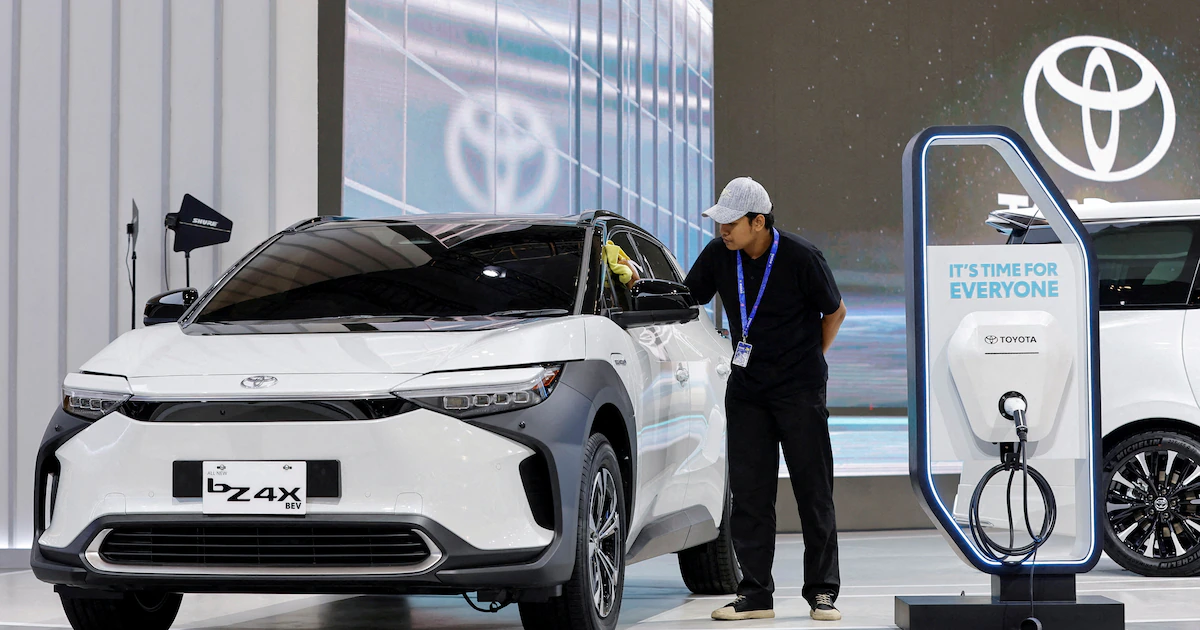 Waymo usará autos de Toyota para sus robotaxis en Japón y el Reino Unido, con pruebas desde 2027