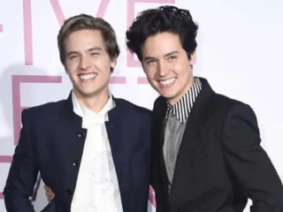 Cole Sprouse responde a los titulares sobre la afirmación de su hermano Dylan de que son “hijos del incesto”