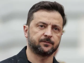 Zelensky descartó ceder a Rusia los últimos bastiones en Donetsk y alertó que Moscú podría “apoderarse de muchísimas ciudades”