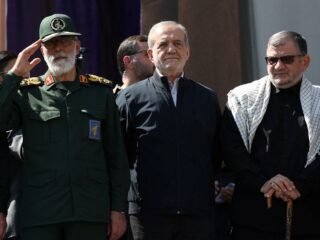 El régimen de Irán volvió a condicionar el avance del diálogo con Estados Unidos al abandono de las sanciones