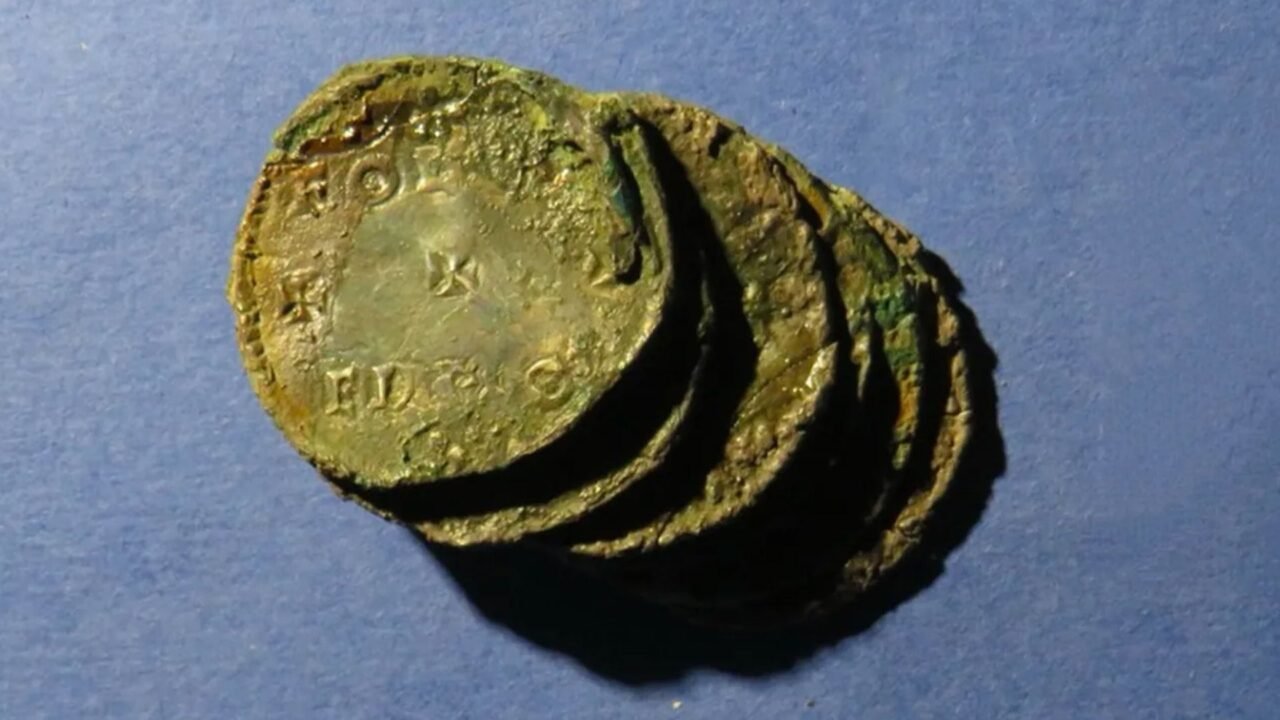 No eran romanas, eran inglesas: la verdad detrás de las 20 monedas enterradas durante más de mil años junto al Vaticano