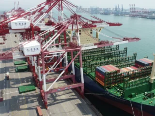 La actividad industrial de China registró en octubre su tercera contracción en cuatro meses