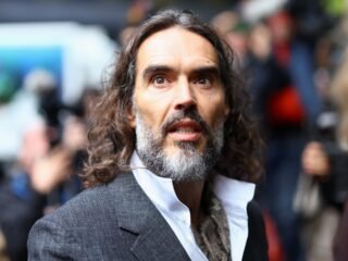 La meta sexual que Russell Brand habría confesado a un amigo antes de alcanzar la fama: “Quería acostarse con 5000 mujeres”