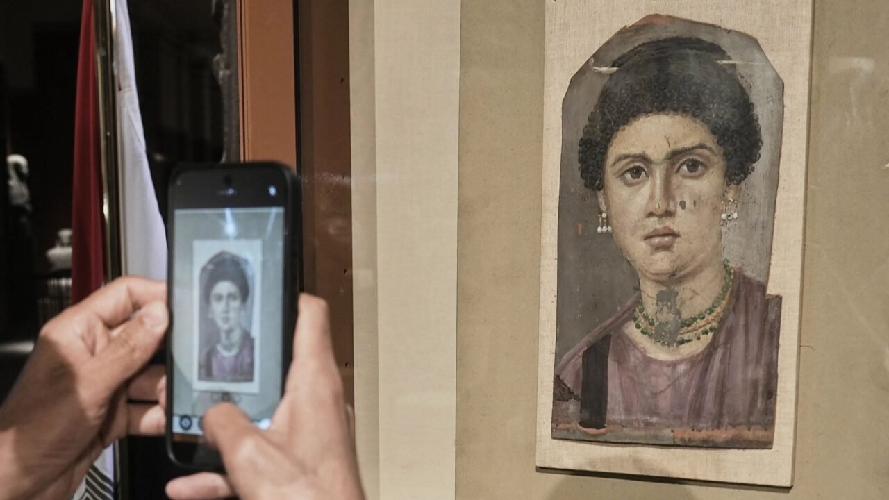 Egipto enviará a Roma parte de su colección de retratos funerarios grecorromanos después de restaurar una obra única del siglo II