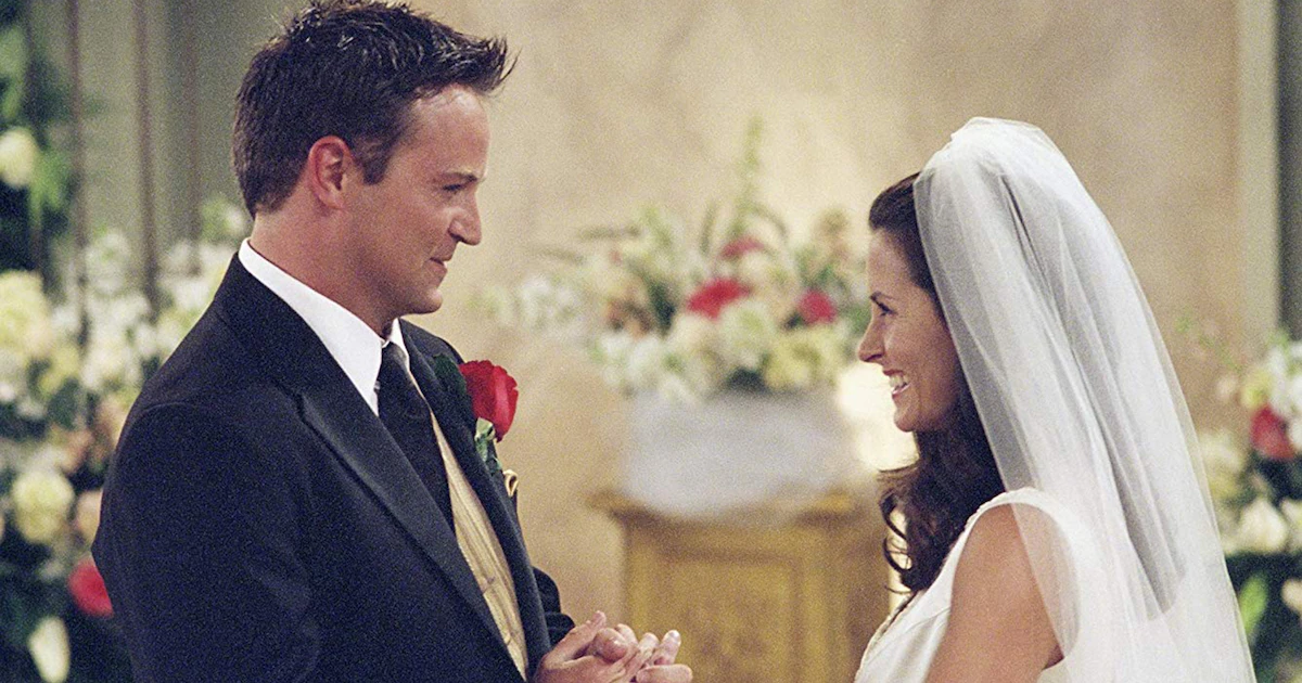 La boda de Chandler en “Friends” escondía una realidad dolorosa en la vida de Matthew Perry