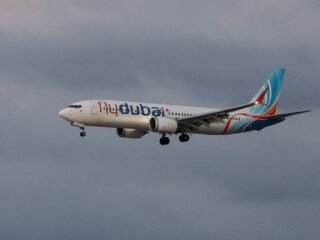 El copiloto de FlyDubai que casi provocó un accidente aéreo tenía antecedentes de inhabilitación por posibles posiciones extremistas