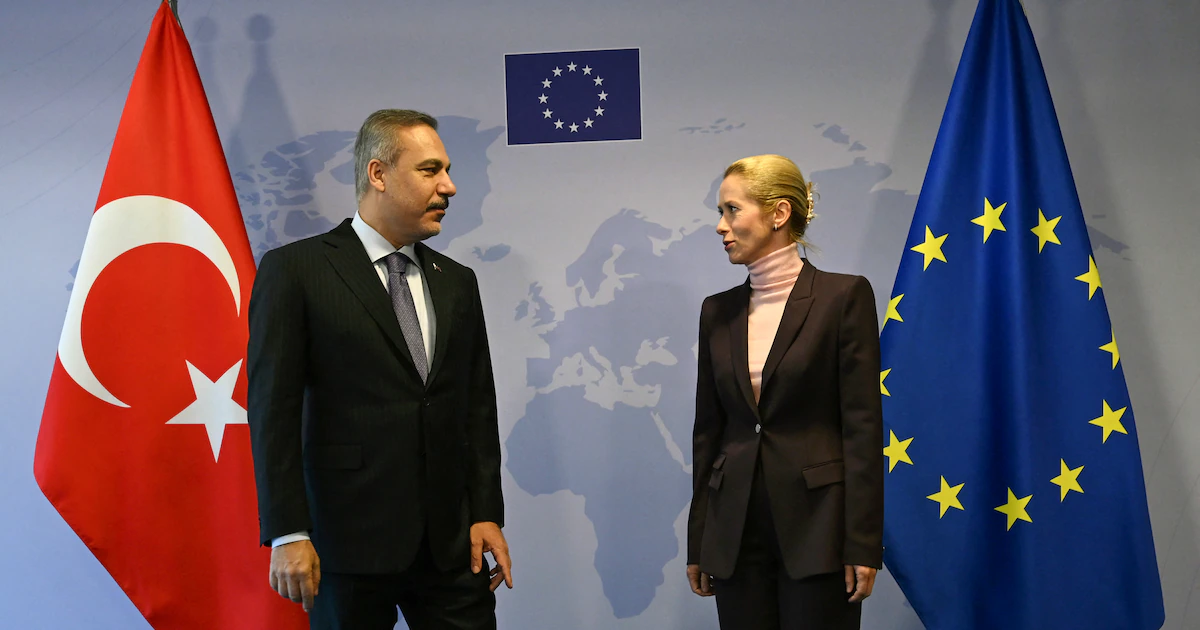 Los cancilleres de siete países de Europa y Medio Oriente se reúnen en Estambul para debatir sobre Ormuz y las crisis regionales