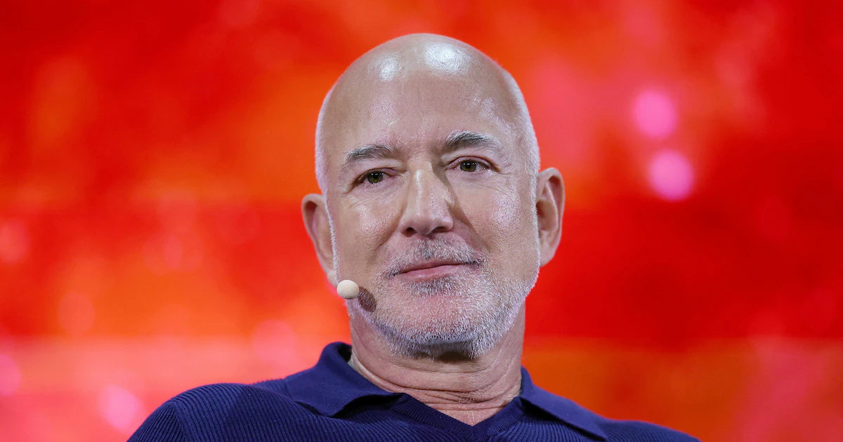 “La vida es corta para andar con gente sin recursos”: el criterio de Jeff Bezos para armar equipos de éxito